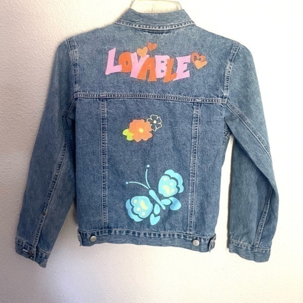 HIGH SIERRA “LOVABLE” girls painted denim jean trucker jacket size Medium
